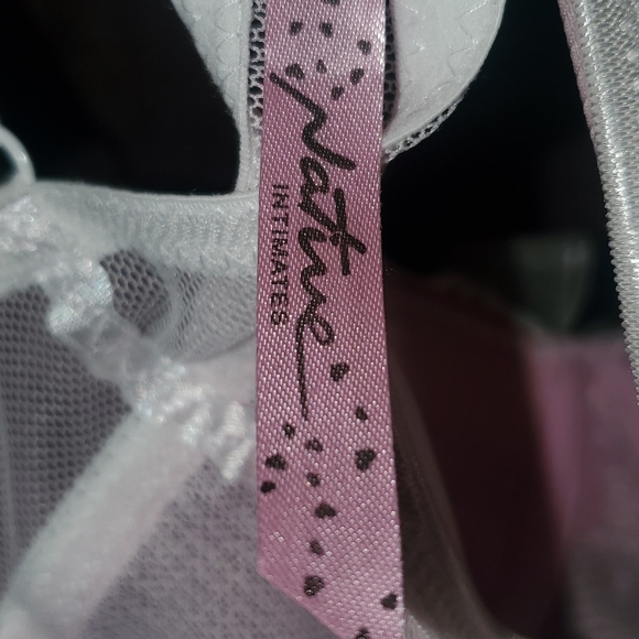 Lingerie - Picture 3 of 4